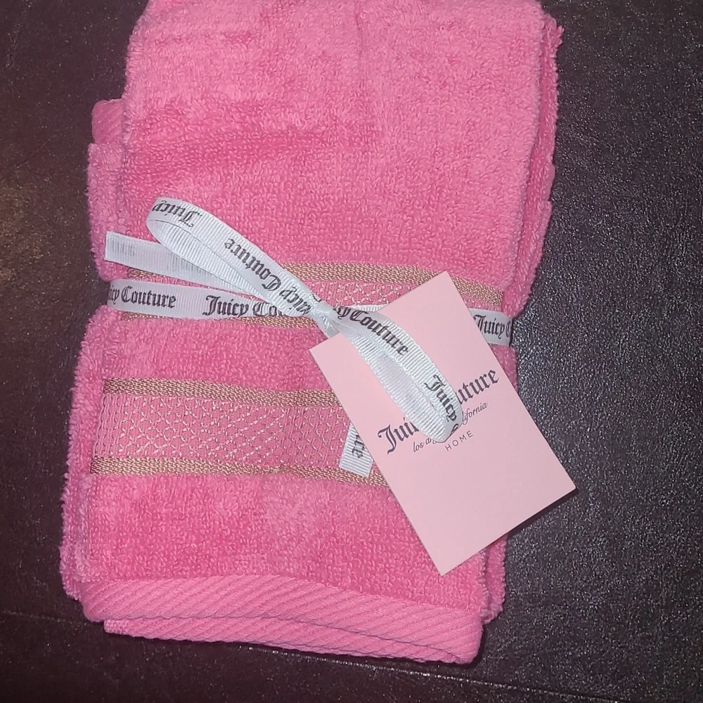 💕NWT 3pc Juicy Couture Pink Towel Set